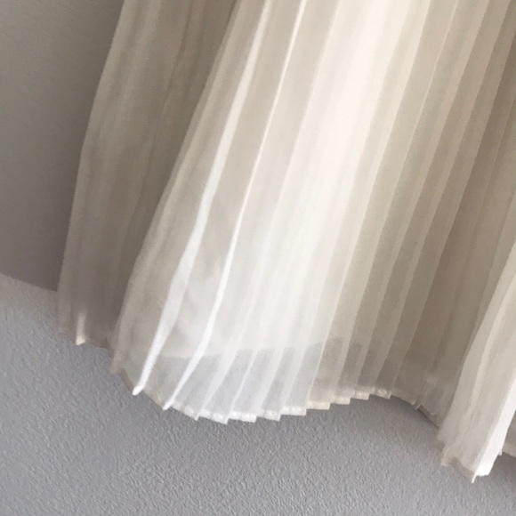 Zara Sleeveless Blouse - Picture 9 of 13